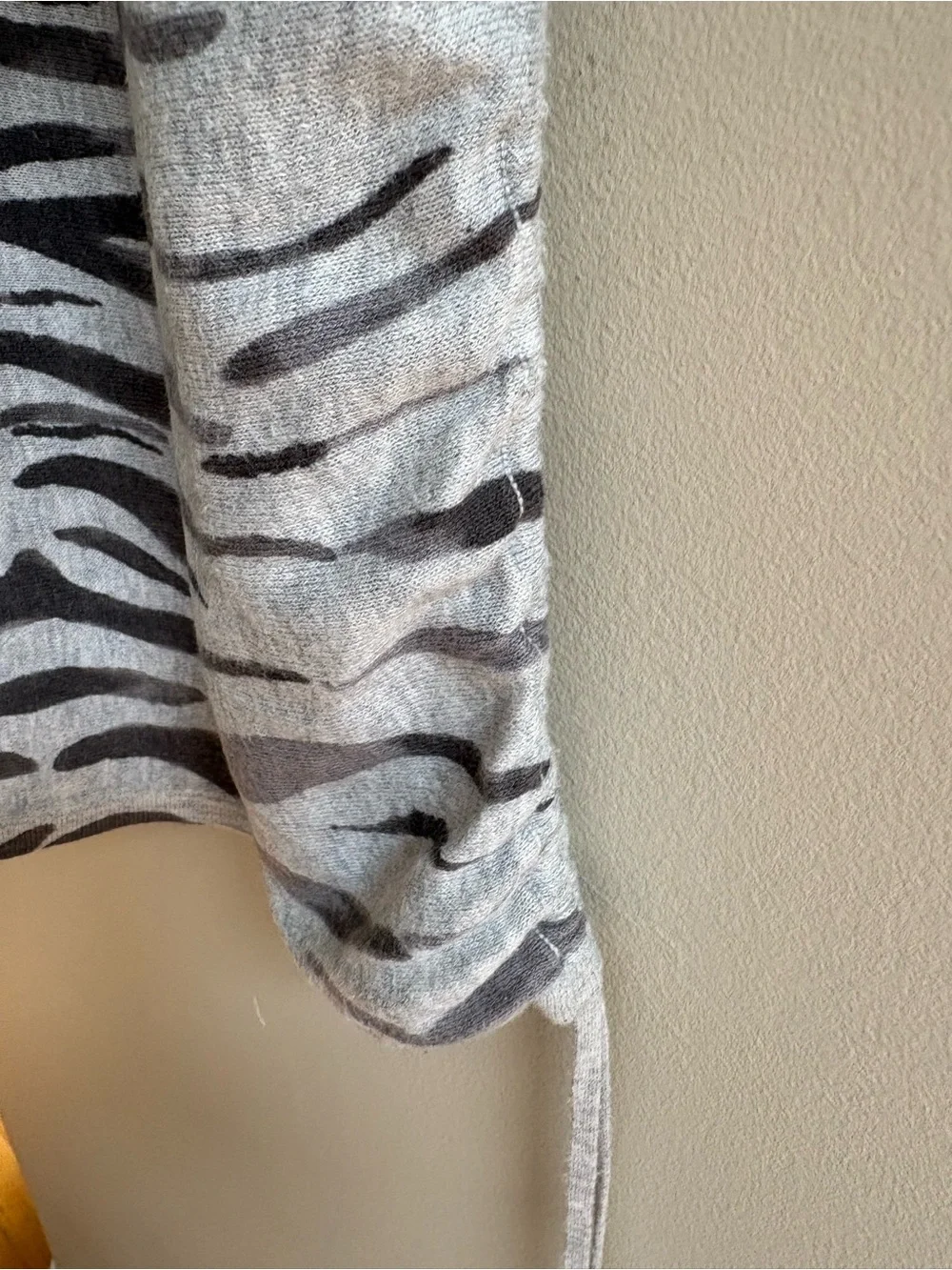 Express XS Gray Zebra Print Ruched Side Lightweight Knit Top 3/4 Dolman Sleeve